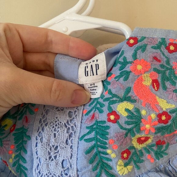 Two Sweet Gap Kids Baby Girl Dresses with Bloomers - Picture 4 of 4